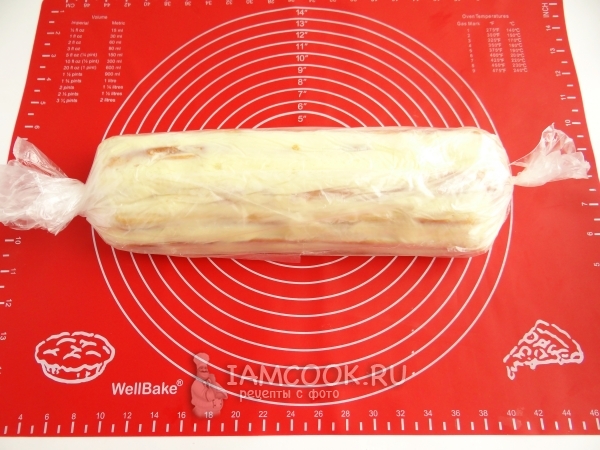 Завернуть торт в пищевую пленку