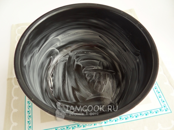 Смазать чашу маслом