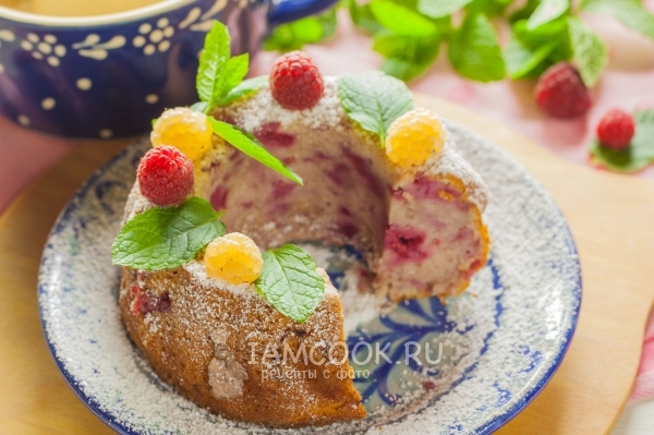 Фото творожного кекса с малиной