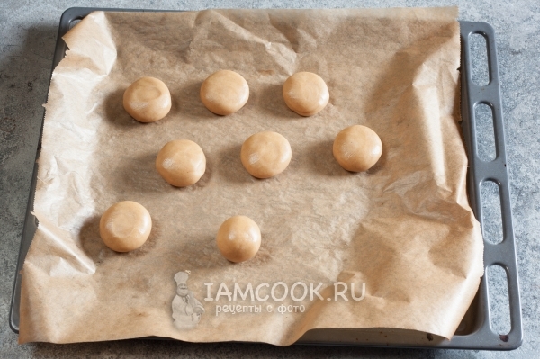 Скатать из теста шарики