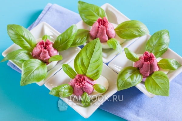 Фото яиц, фаршированных сельдью и свеклой