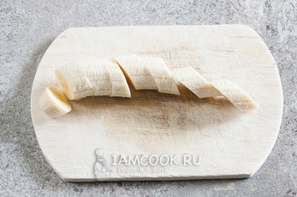 Порезать банан