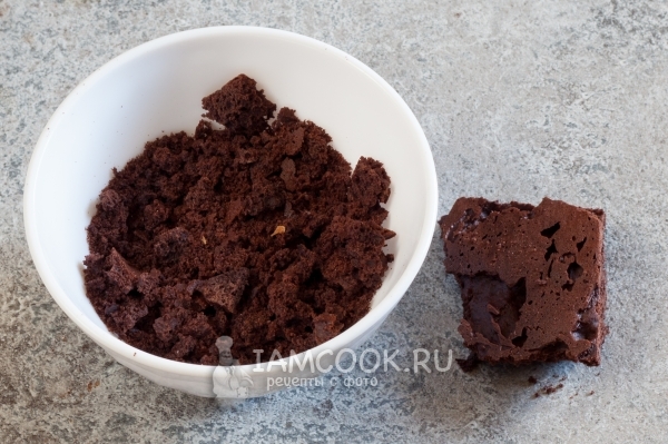 Покрошить бисквит