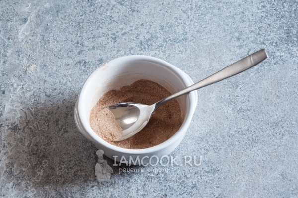 Смешать корицу с сахаром