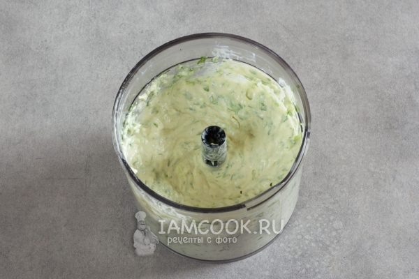 Взбить майонез с травами