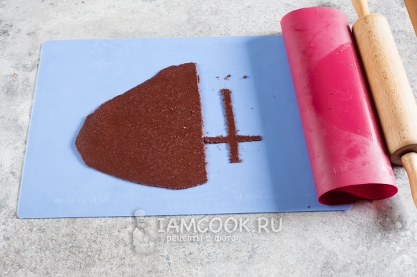 Вырезать из теста крест