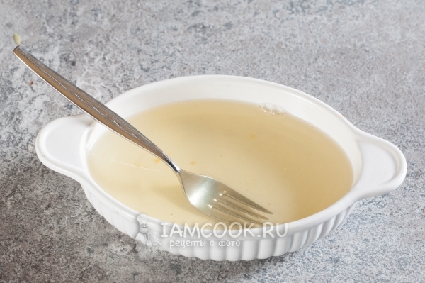 Влить в желатин сироп