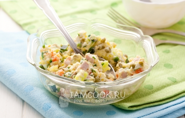 Рецепт салата «Оливье» с колбасой и свежим огурцом