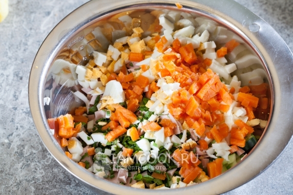 Положить морковь