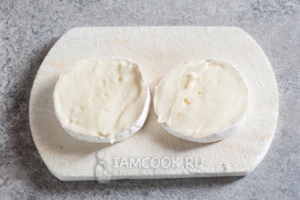 Разрезать сыр пополам