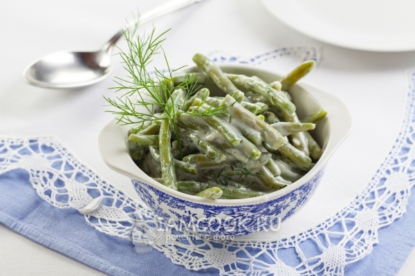 Фото салата с фасолью и укропом