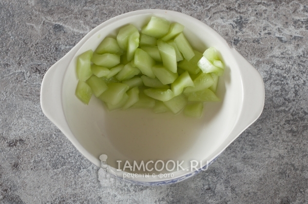 Посолить огурец