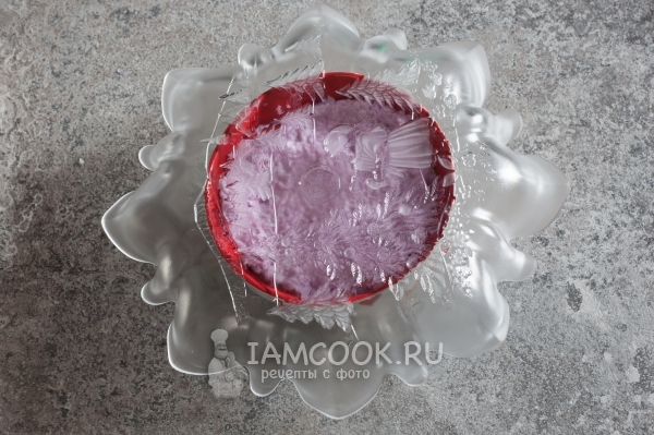 Накрыть тарелку с дайконом блюдом