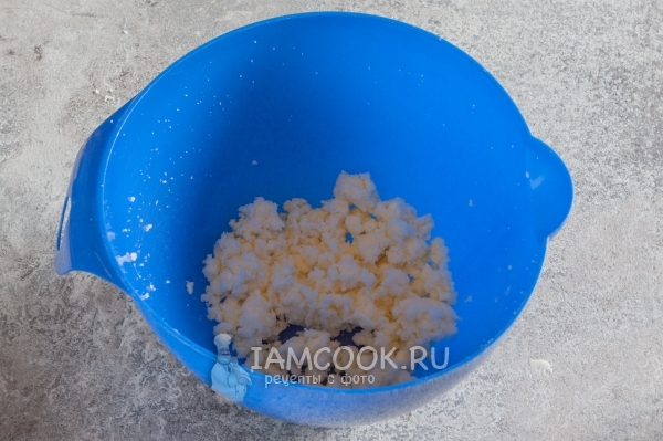 Взбить масло с сахаром