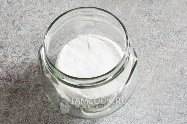 Положить сыр