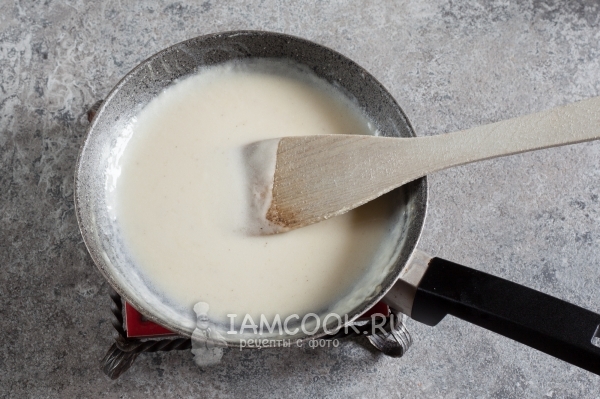 Положить сметану