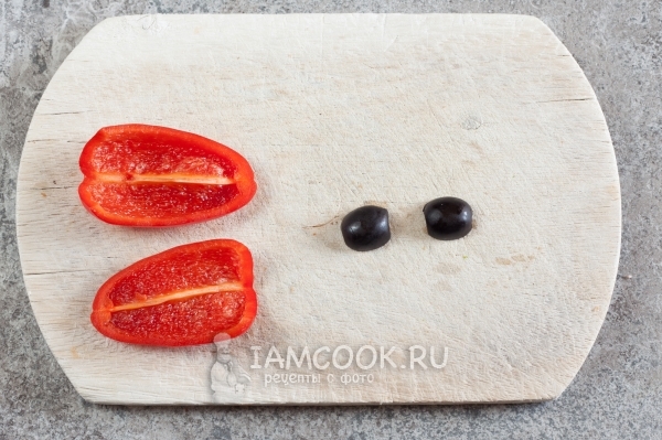 Подготовить маслины и перец