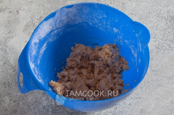 Добавить муку и корицу