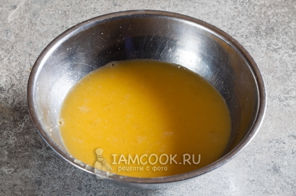 Влить в желатин сок