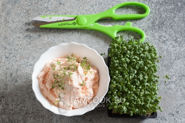 Посыпать зеленью