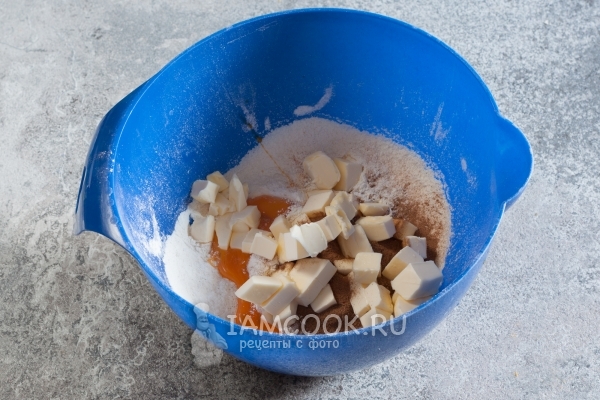 Положить масло