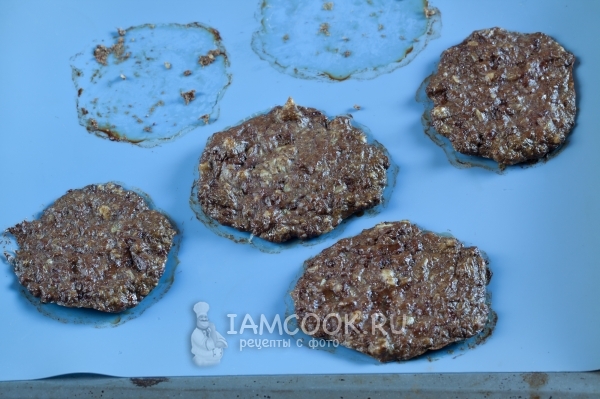 Пожарить котлеты в духовке