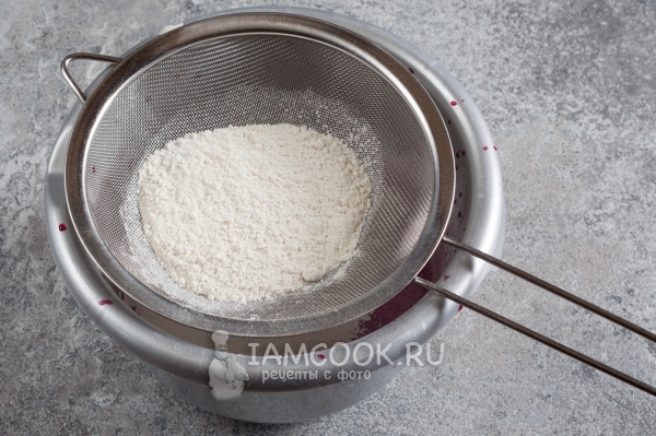Всыпать муку