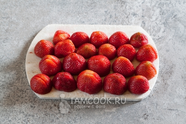 Порезать клубнику