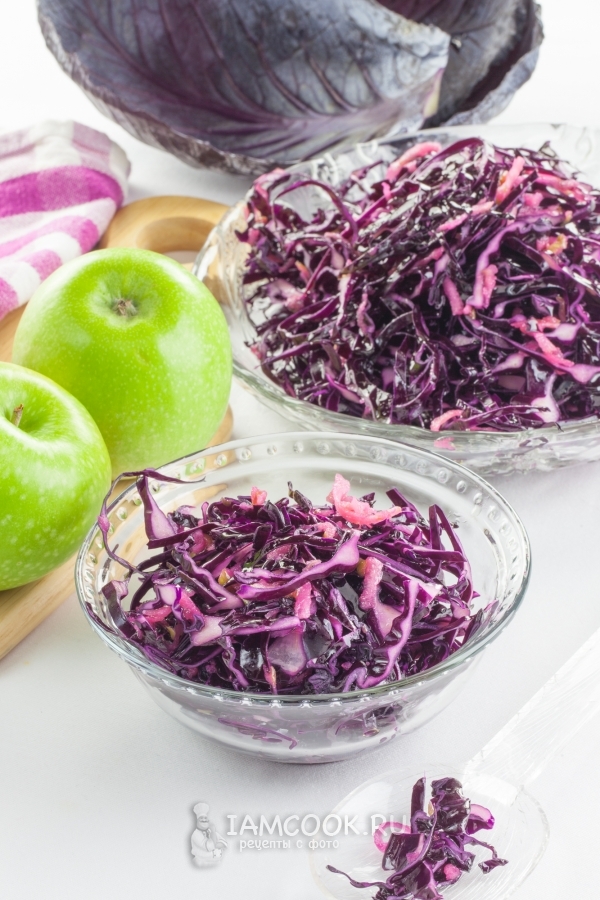 Фото салата из красной (краснокочанной) капусты с яблоком