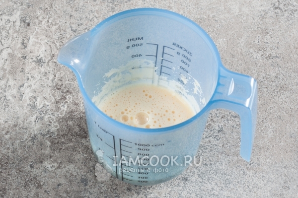 Взбить яйца с сахаром