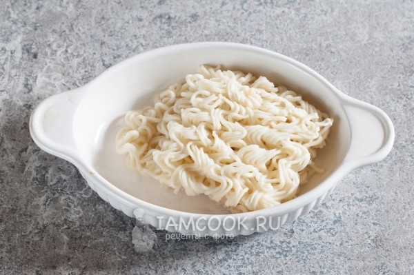 Залить лапшу кипятком