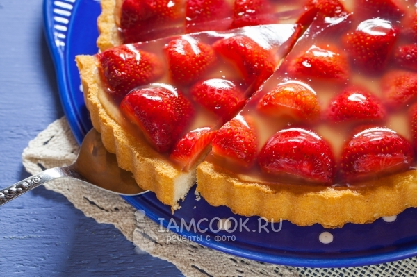 Рецепт пирога с клубникой на скорую руку