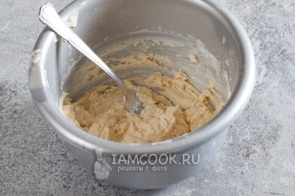 Размешать творожное тесто