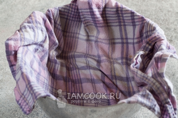 Накрыть тесто влажным полотенцем