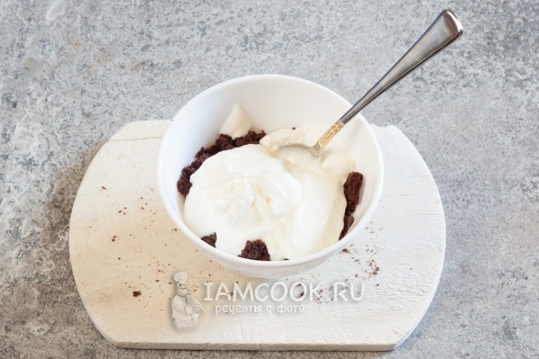 Добавить сметану с сахаром