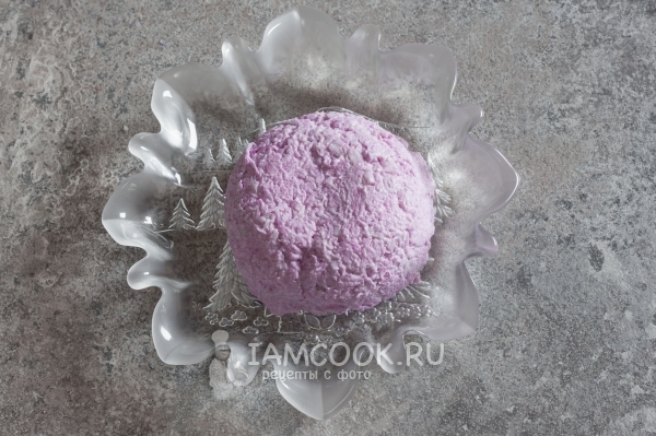 Перевернуть салат на блюдо