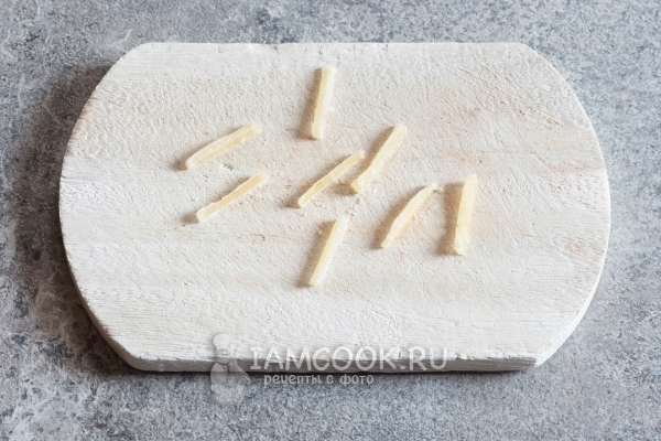 Порезать имбирные цукаты