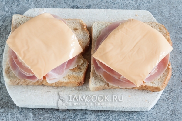 Положить сыр