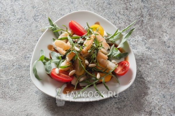 Рецепт салата с креветками, рукколой и помидорами