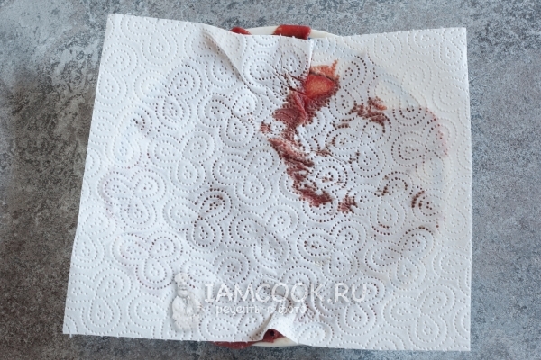 Промокнуть мясо салфеткой