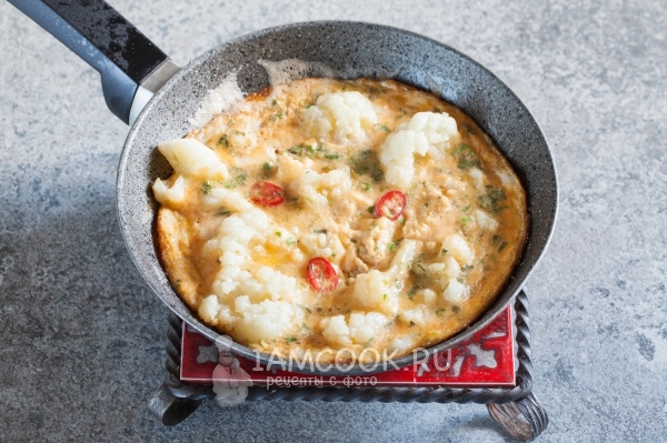 Пожарить омлет с капустой