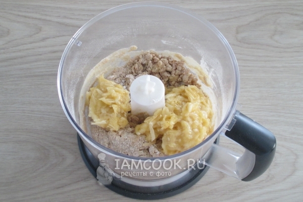 Добавить банановое пюре