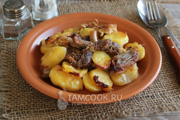 Рецепт картошки с тушенкой в духовке