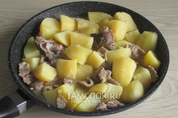 Фото тушеных куриных желудков с картошкой