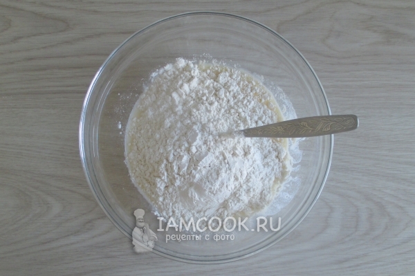 Всыпать муку