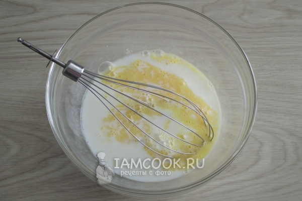 Влить молоко