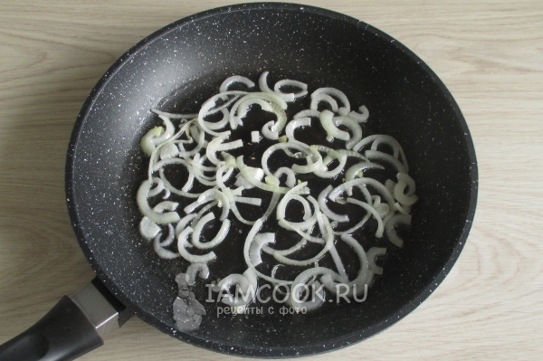 Обжарить лук