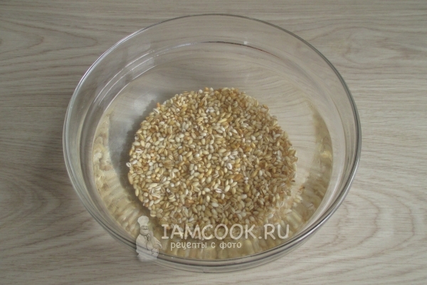 Положить перловку в воду