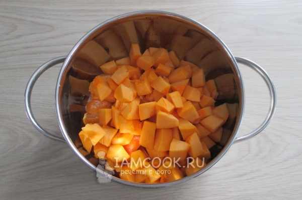 Добавили нарезанную тыкву