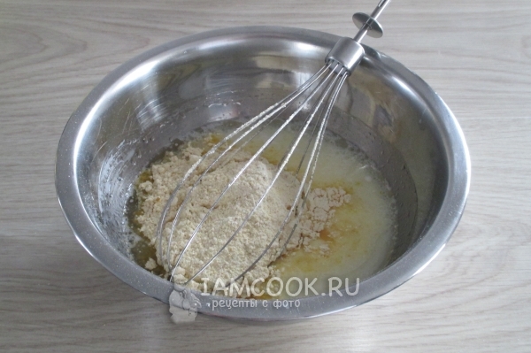 Всыпать муку